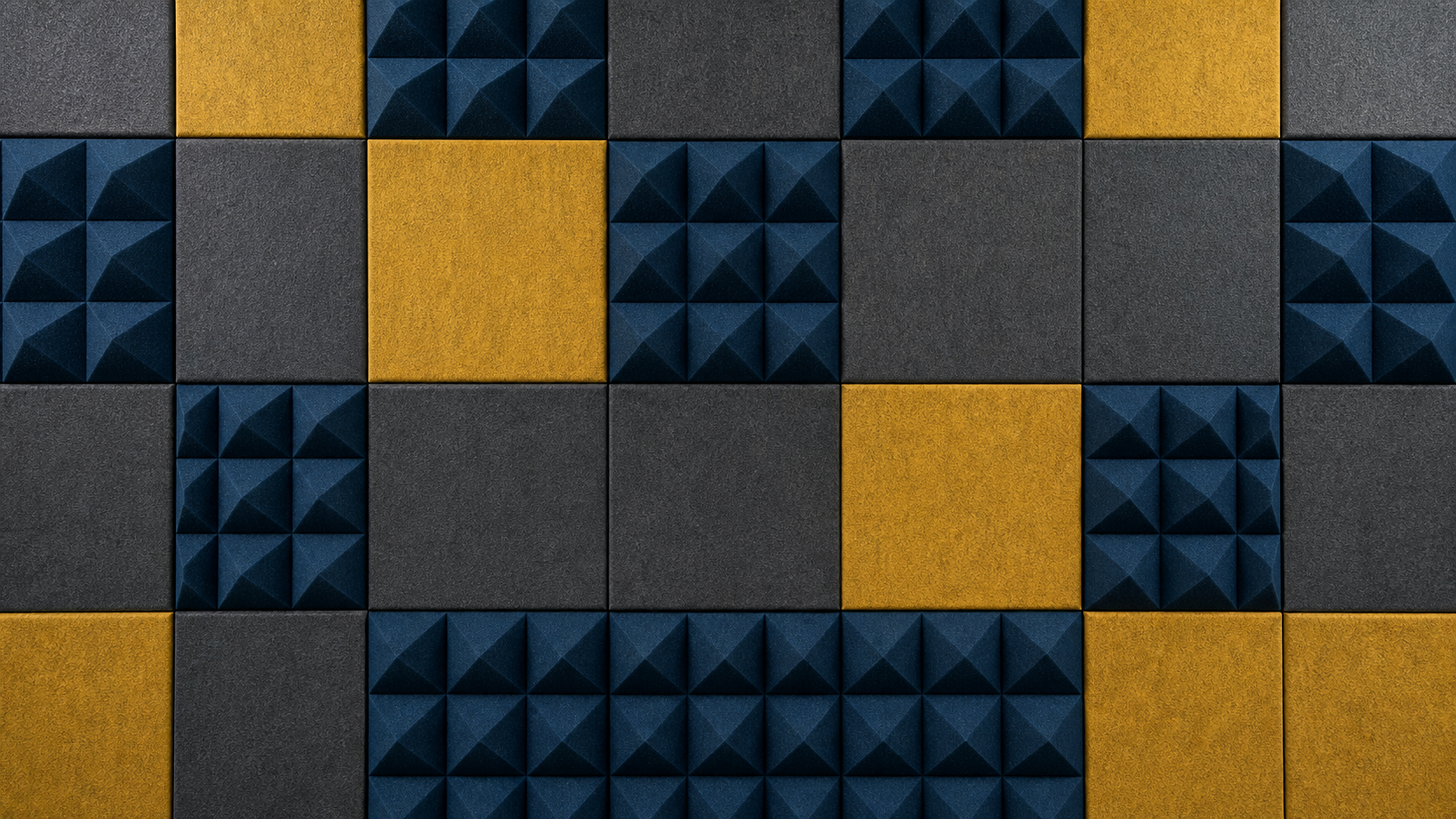 Mosaïque de panneaux acoustiques en feutrine et mousse alvéolée aux teintes anthracite, moutarde et bleu pétrole